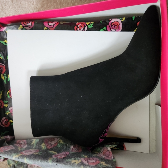 Betsey Johnson black boots - Picture 2 of 6